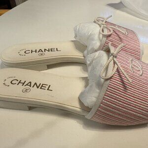 Chanel 24S Embroidered White/Pink Flat Bow Sandal Mule - 38C